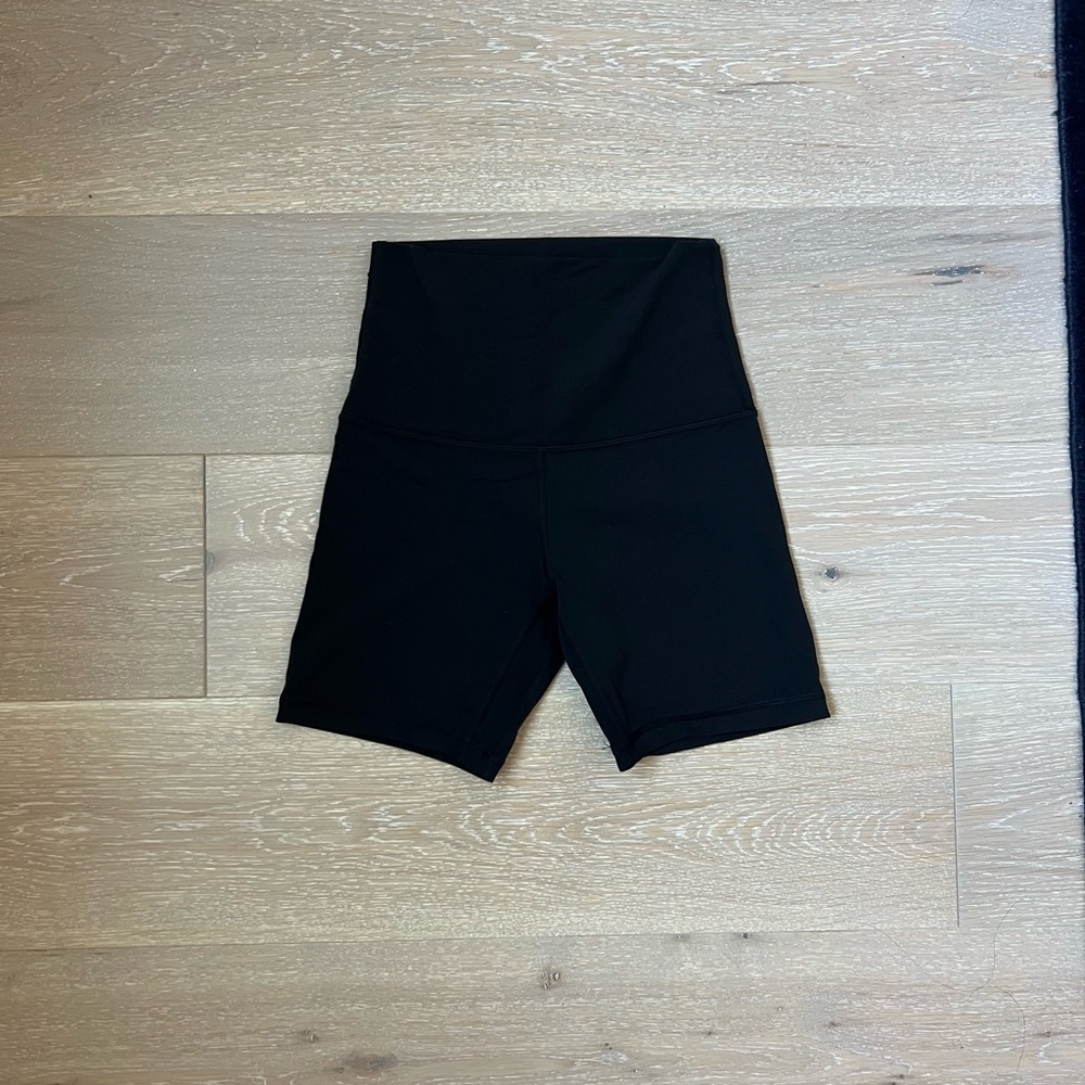 Lululemon Super High Rise Align short 6” - black - size 4